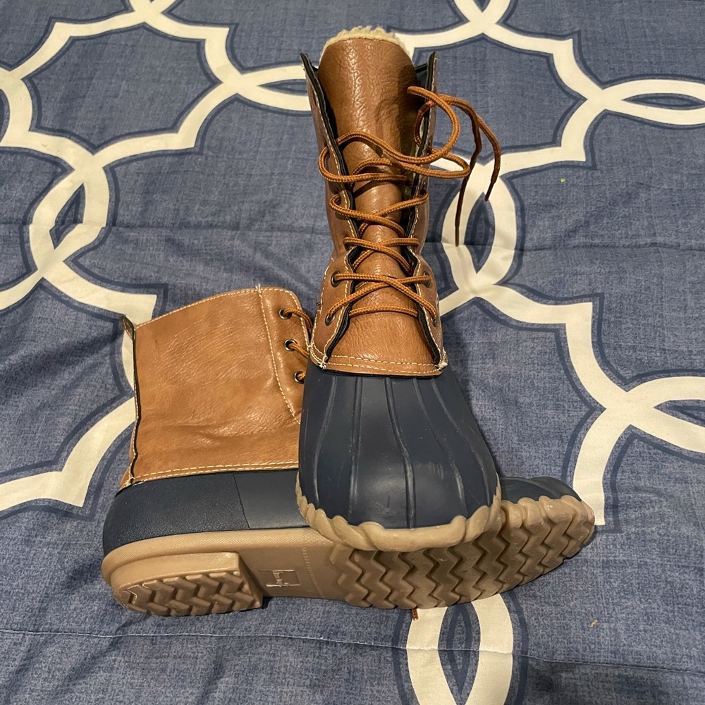 Baretraps Water Resistant Boots size 8